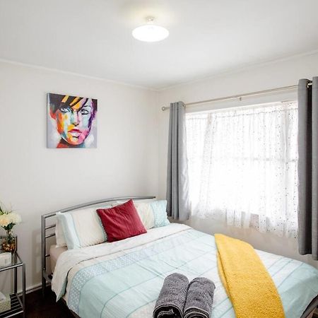 Budget Friendly Rooms Near The Airport Окленд Экстерьер фото
