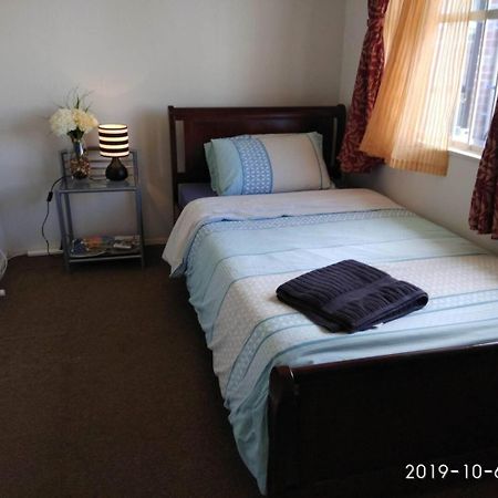 Budget Friendly Rooms Near The Airport Окленд Экстерьер фото