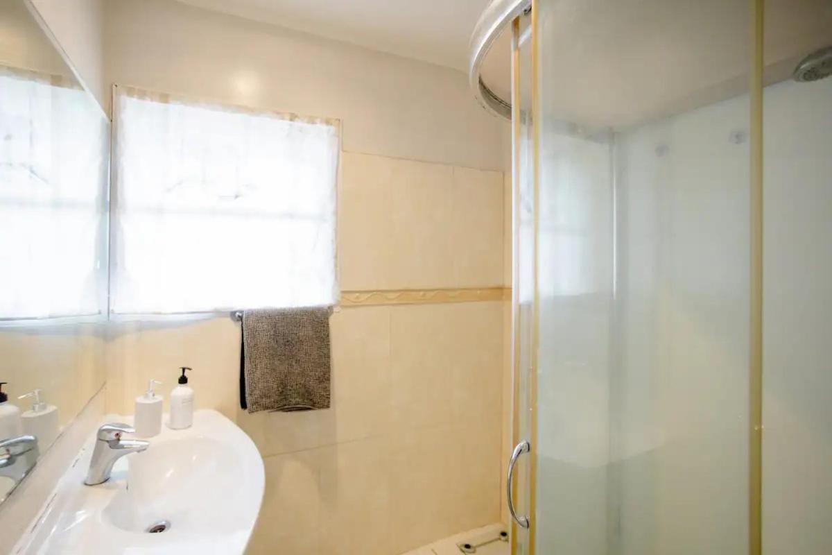 Budget Friendly Rooms Near The Airport Окленд Экстерьер фото